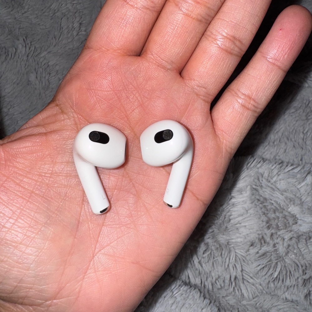 Apple AirPods Gen 3 with Lightning Case - White